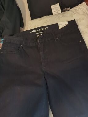 Laura Scott Women’s Straight Jeans - Black